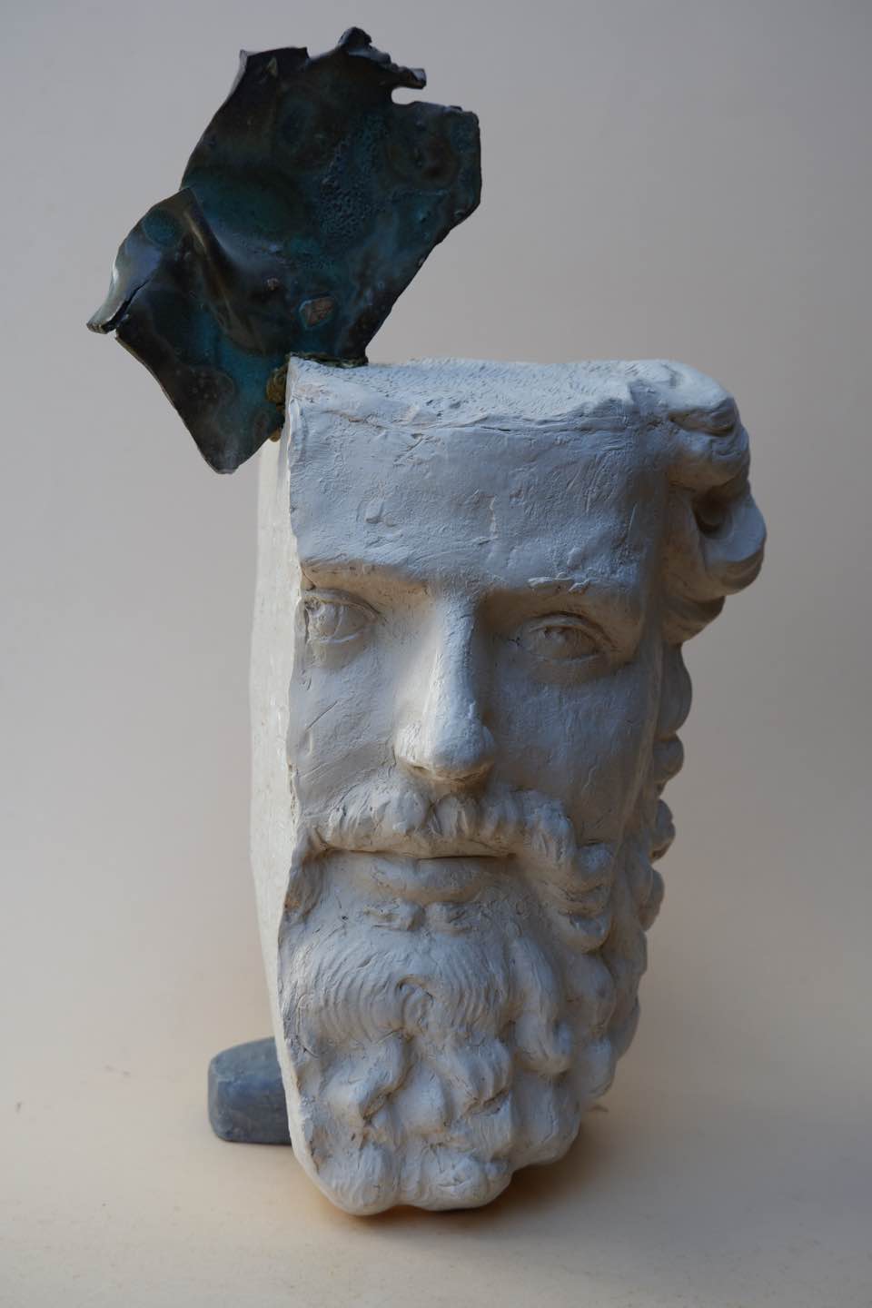 scultura testa stile antico
